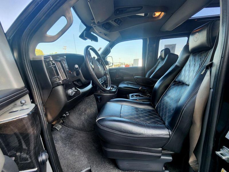 2019 GMC Savana 2500 Image 25