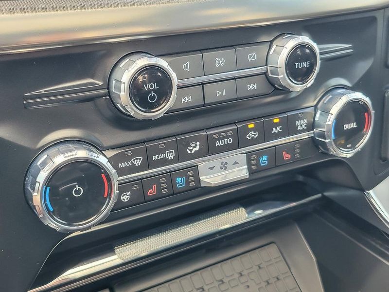 2024 Ford F-150 Lariat photo 18