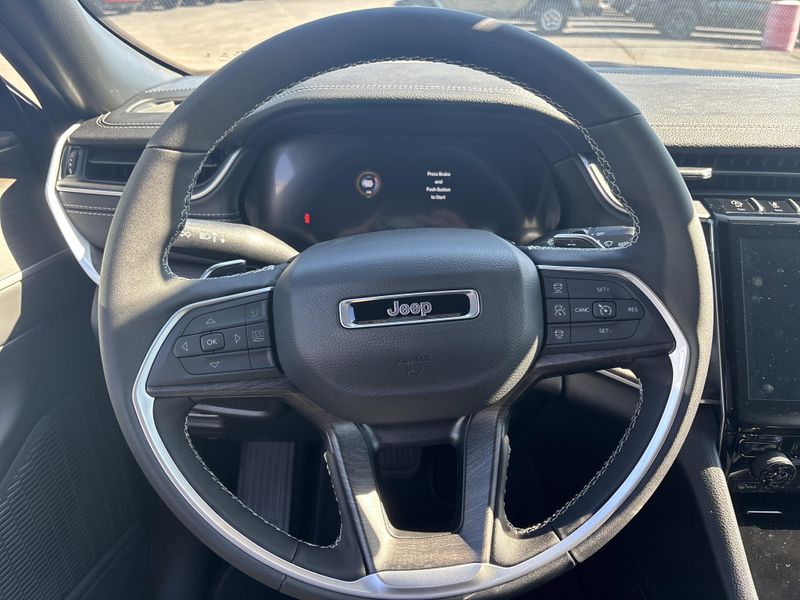 New 2025 Jeep Grand Cherokee Limited 4x4Image 31