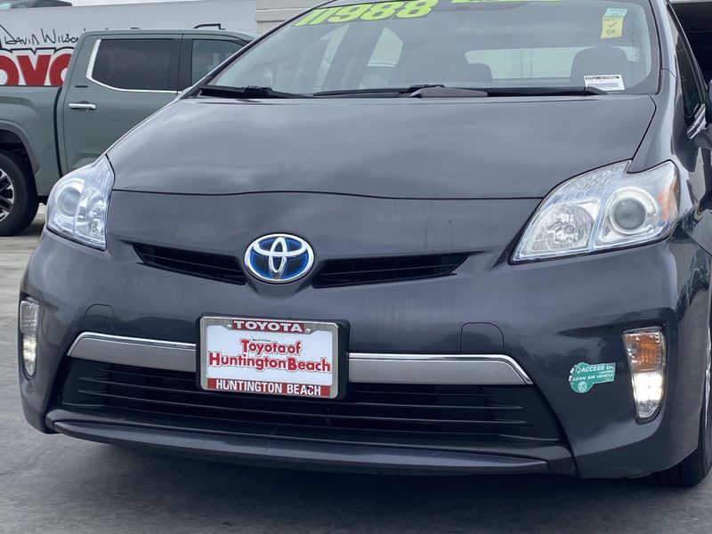 2014 Toyota Prius Plug-In BaseImage 9