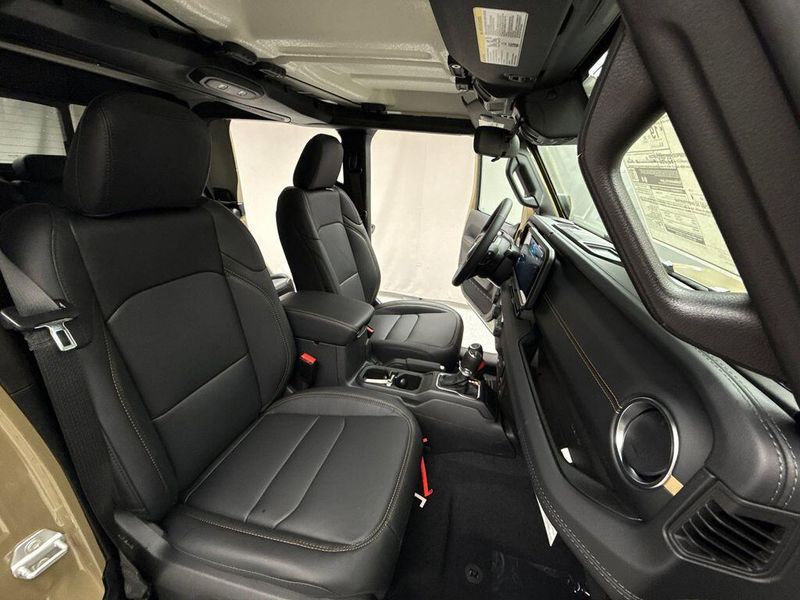 New 2025 Jeep Gladiator High Tide 4x4Image 17