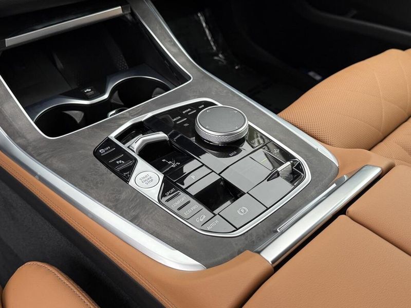 2025 BMW X7 xDrive40iImage 28