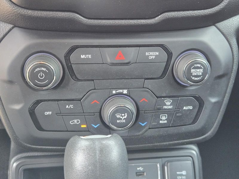 Used 2019 Jeep Renegade Altitude FWD