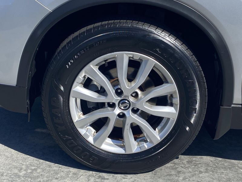 Used 2017 Nissan Rogue SVImage 8