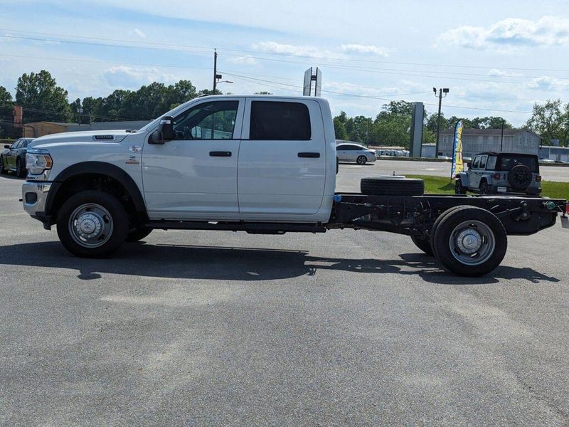 2023 RAM 5500 Chassis Tradesman in a Bright White Clear Coat exterior color and Diesel Gray/Blackinterior. Johnson Dodge 601-693-6343 pixelmotiondemo.com 