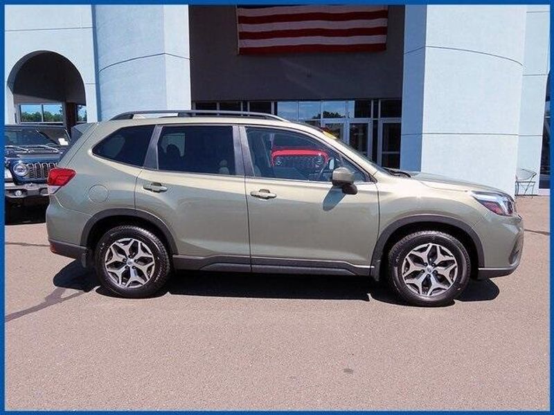 Used 2019 Subaru Forester PremiumImage 2
