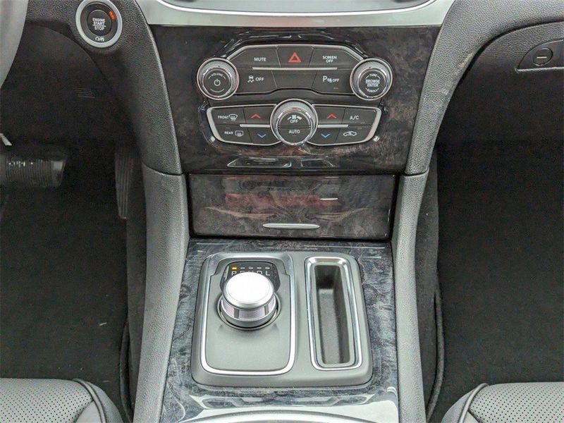 2023 Chrysler 300 Touring L RwdImage 18