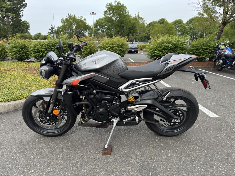 2025 Triumph Street Triple 765 RS - SILVER ICE 