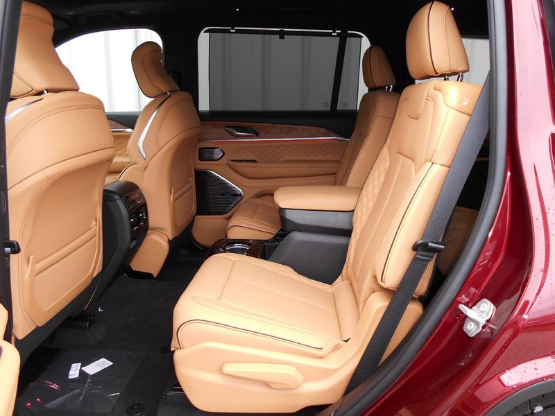 2025 Jeep Grand Cherokee L Image 6