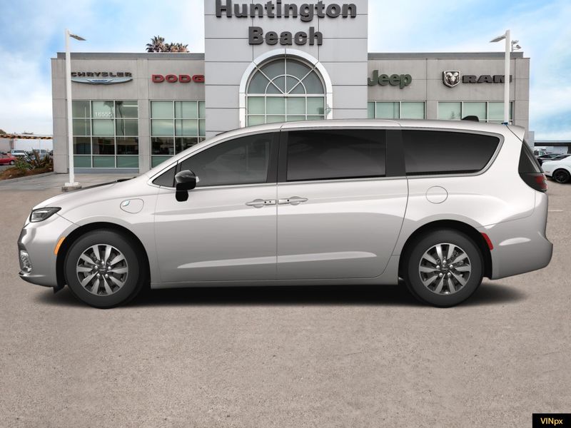 2025 Chrysler Pacifica Hybrid SelectImage 3