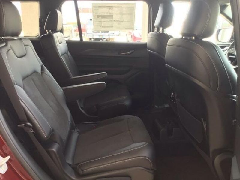 2025 Jeep Grand Cherokee L Altitude 4x2Image 15