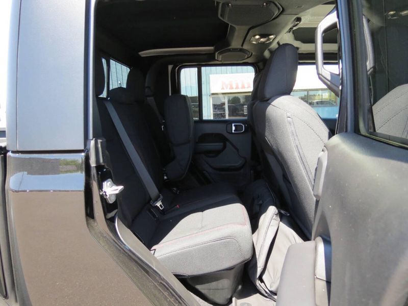 2023 Jeep Gladiator Rubicon 4x4 4dr Crew Cab 5.0 ft. SBImage 26