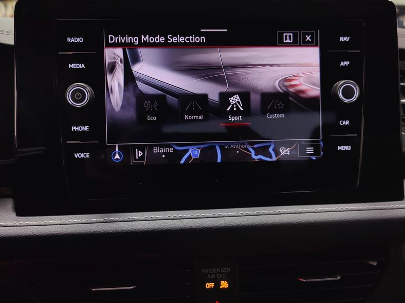 Used 2025 Volkswagen Jetta SEL w/Sunroof & NavigationImage 22