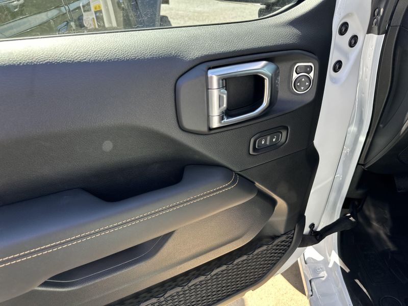 2025 Jeep Wrangler 4-door SaharaImage 20
