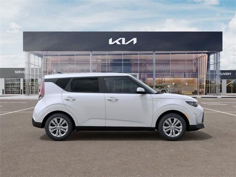 2025 Kia Soul LXImage 7