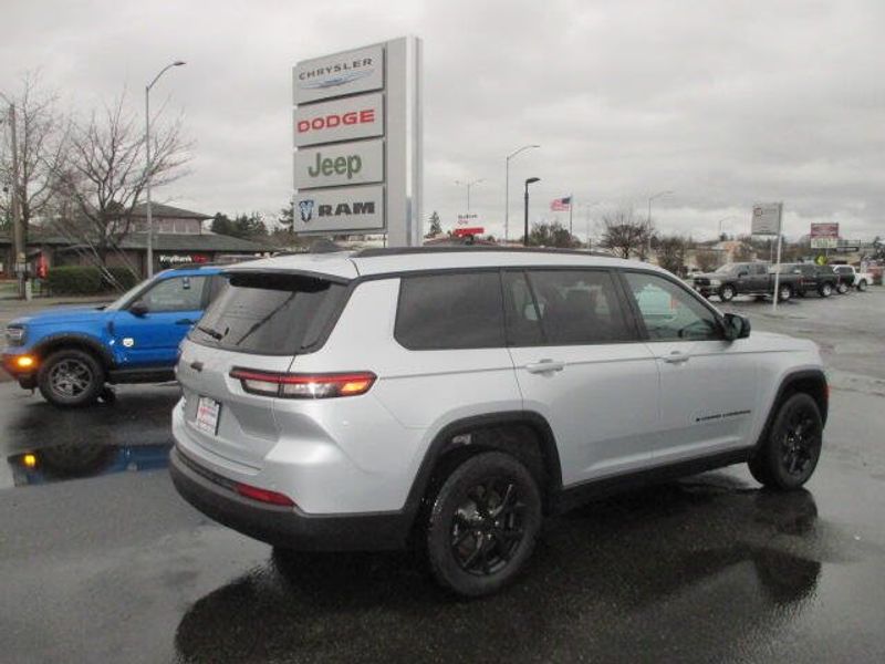 Used 2024 Jeep Grand Cherokee L AltitudeImage 7