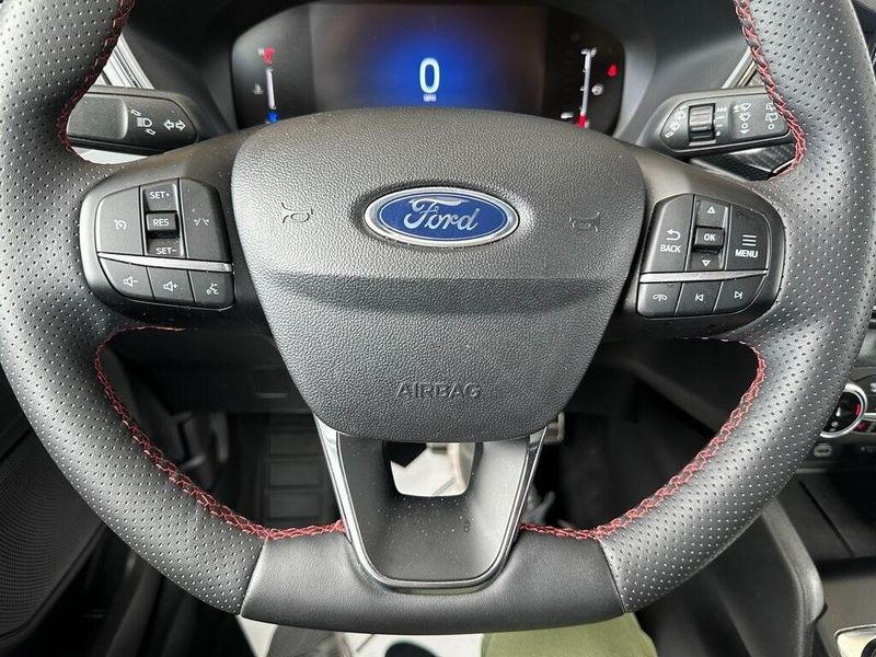 2024 Ford Escape ST-LineImage 3