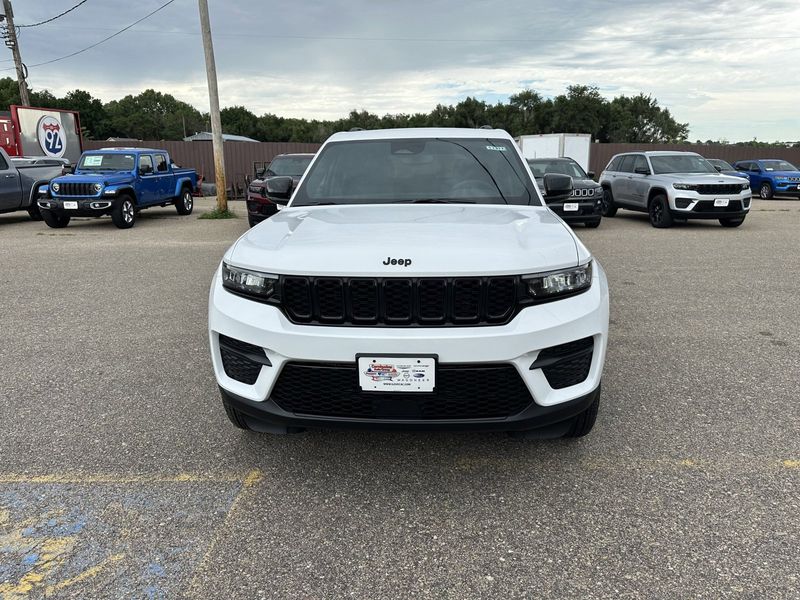 2024 Jeep Grand Cherokee Altitude X 4x4Image 3