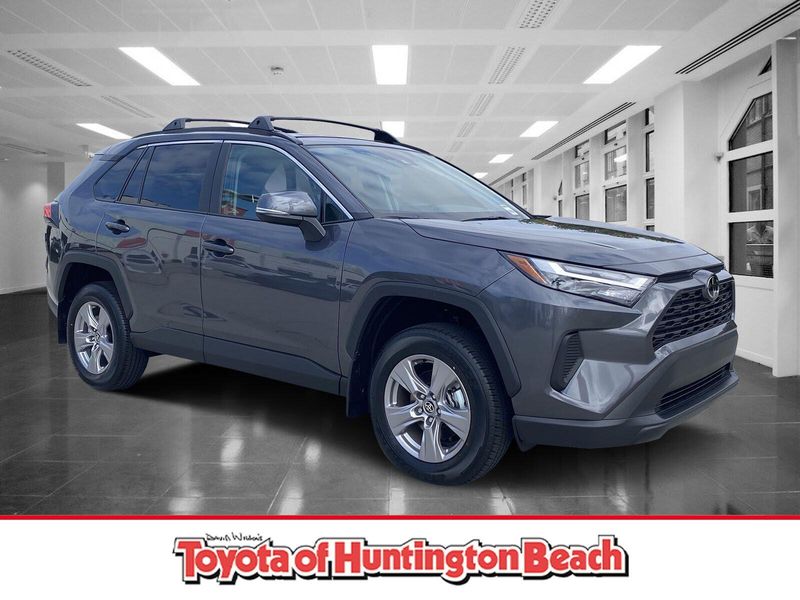 2025 Toyota RAV4 XLEImage 1