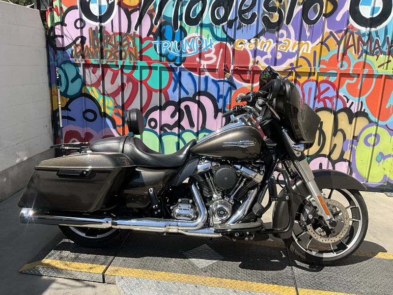 Used 2021 HARLEY STREET GLIDE Image 6
