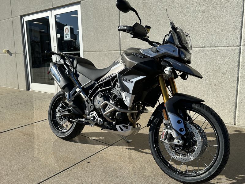 2023 Triumph TIGER 900 RALLY PRO in a SANDSTORM exterior color. Cross Country Powersports 732-491-2900 crosscountrypowersports.com 