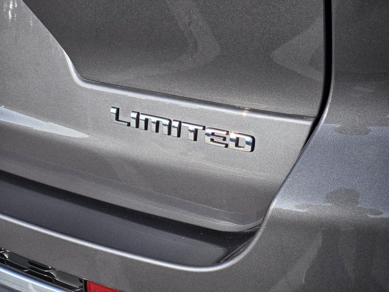 Used 2023 Jeep Grand Cherokee L Limited 4x2