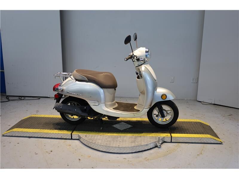 Used 2014 Honda Metro Image 2