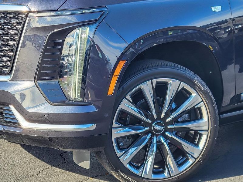 2025 Cadillac Escalade Premium Luxury photo 3