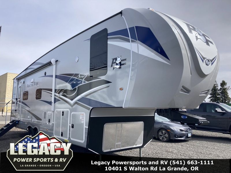 2023 ARCTIC FOX 30-5RD  in a SOLITAIRE exterior color. Legacy Powersports 541-663-1111 legacypowersports.net 