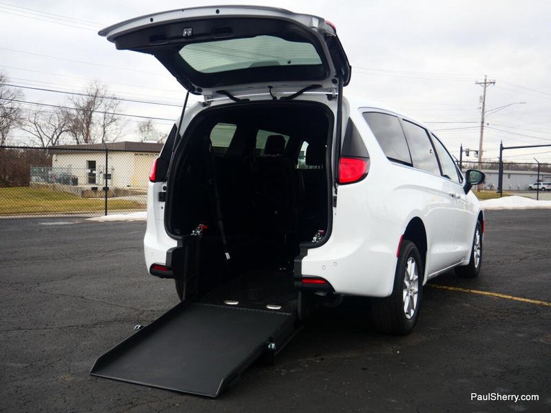 New 2026 Chrysler Voyager Lx