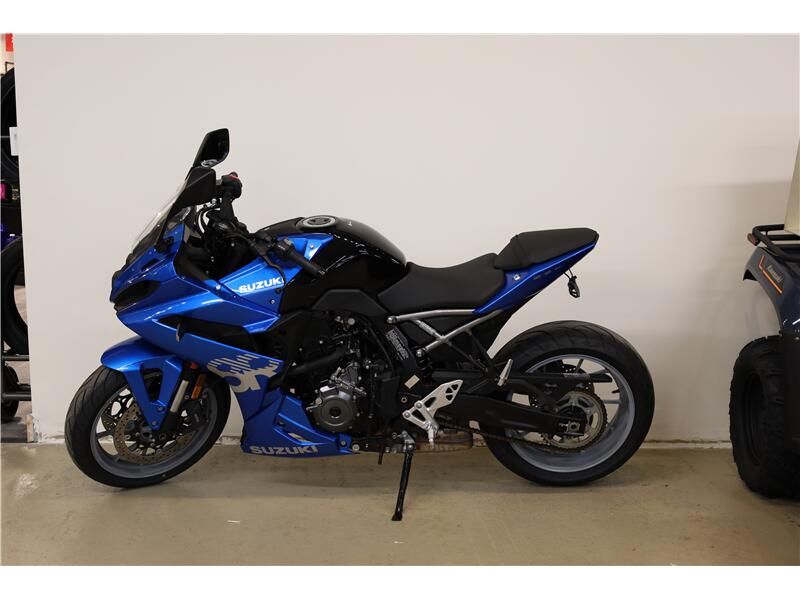 2024 Suzuki GSX8R Image 3