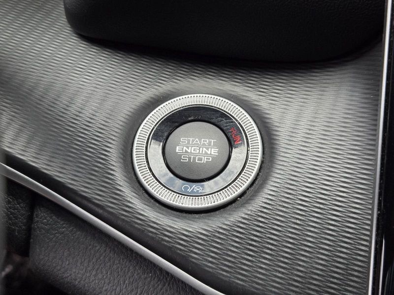 Used 2023 Jeep Grand Cherokee L Laredo 4x2