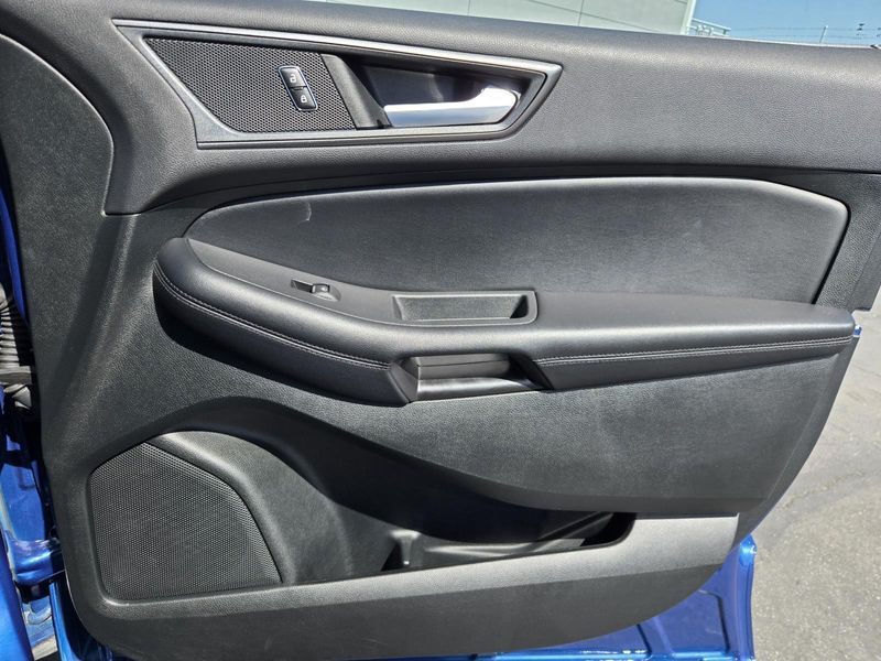 Used 2023 Ford Edge SE AWD
