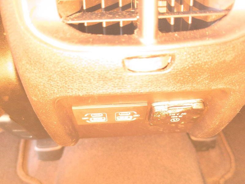 2023 Jeep Cherokee Altitude LuxImage 35