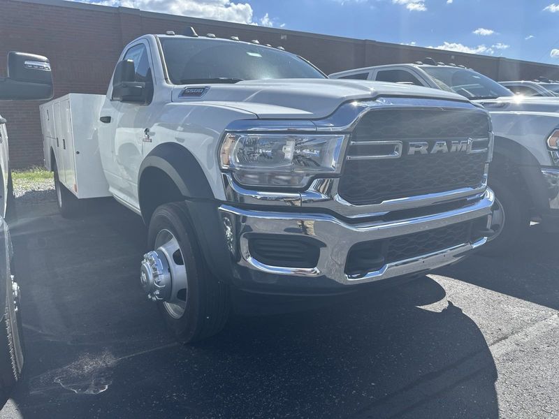 2024 RAM 5500 Chassis Cab TradesmanImage 3