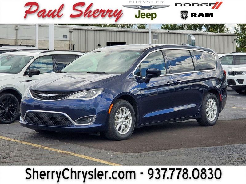 Used 2020 Chrysler Pacifica TouringImage 1
