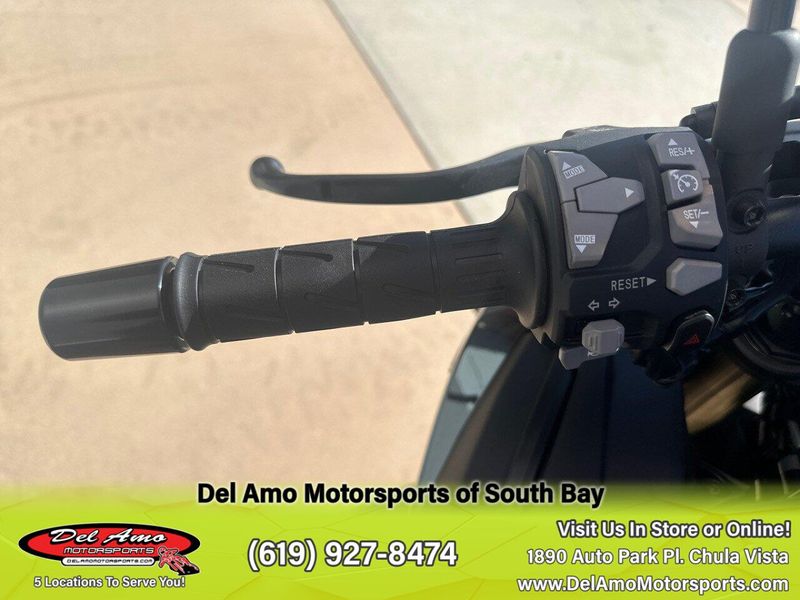 2024 Kawasaki ZR1000LRFNL-GY2  in a METALLIC MATTE GRAPHENESTEEL GRAY/EBONY/MIRROR CoatED BLACK exterior color. Del Amo Motorsports of South Bay (619) 547-1937 delamomotorsports.com 