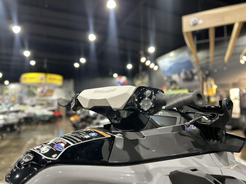 New 2025 Sea-Doo FISHPRO TROPHY 170 (SOUND SYSTEM) Image 11
