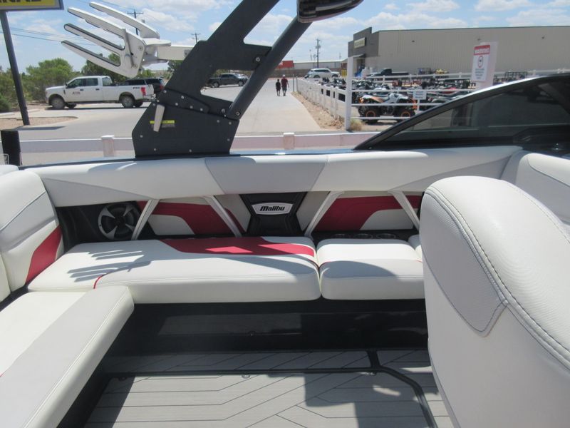 USED 2017 MALIBU WAKESETTER 22MXZ Image 17