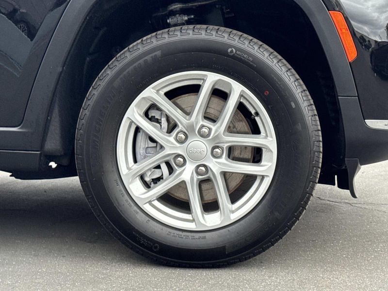 New 2026 Jeep Grand Cherokee L Laredo 4x2
