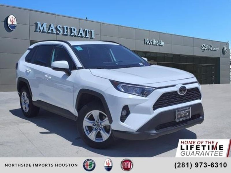 2020 Toyota RAV4 XLEImage 1