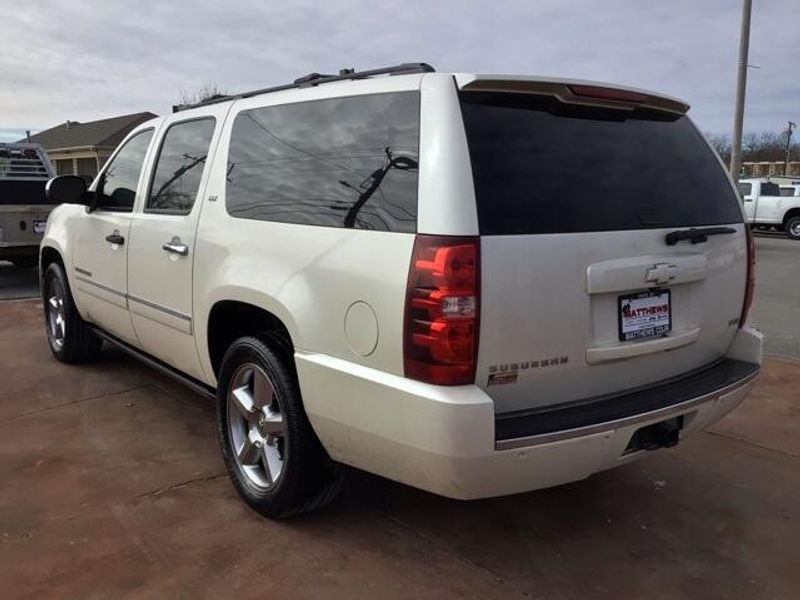 2011 Chevrolet Suburban 1500 LTZImage 3