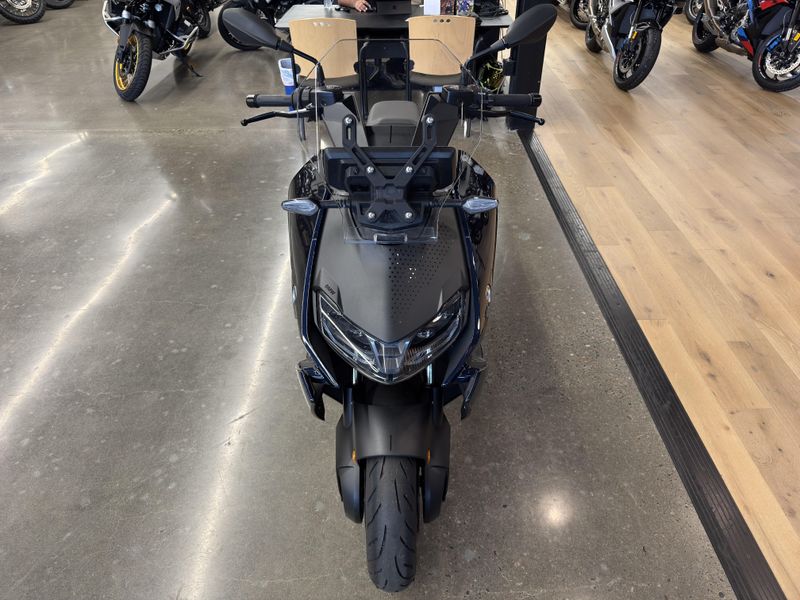2024 BMW CE 04 - IMPERIAL BLUE METALLIC 