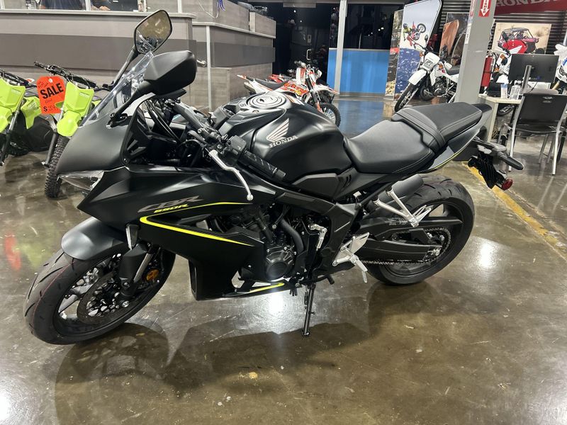 New 2026 Honda CBR650R E-CLUTCH Image 18