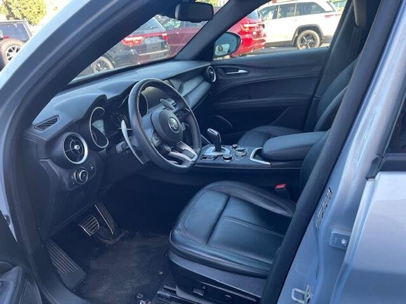Used 2022 Alfa Romeo Stelvio Image 10