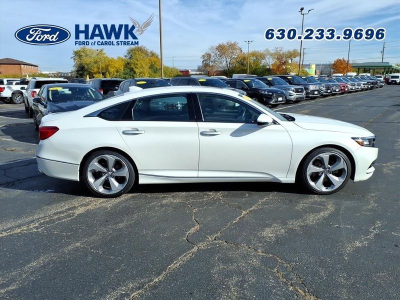 2018 Honda Accord Touring 2.0T photo 2