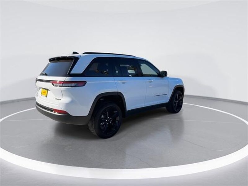 New 2025 Jeep Grand Cherokee Limited 4x4Image 8