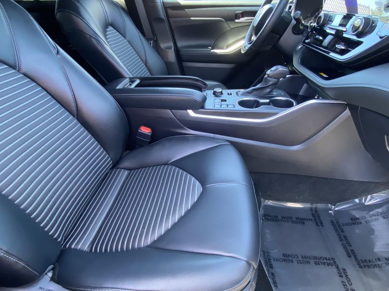 Used 2024 Toyota Highlander XSEImage 10