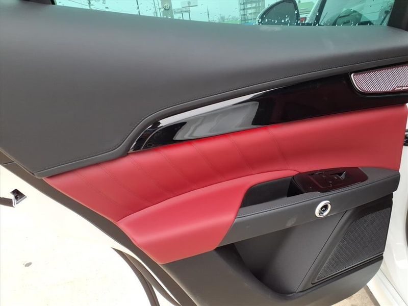 New 2026 Maserati Grecale ModenaImage 11