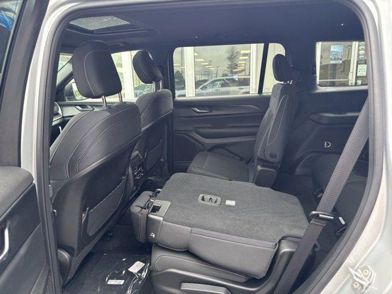 New 2025 Jeep Grand Cherokee L Laredo X 4x4Image 18
